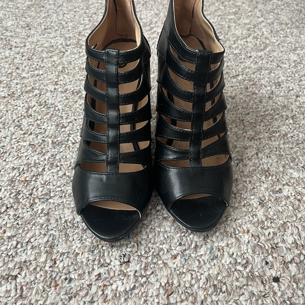 Elegant Black Strappy Women's Shoes NEW